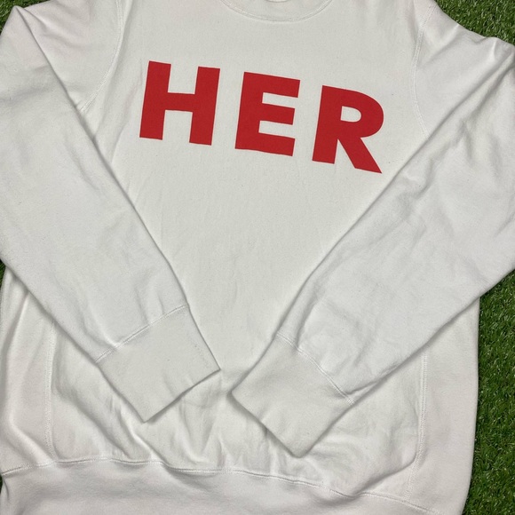 Gently used women’s HER heavy crewneck made in canada size medium - Picture 2 of 4